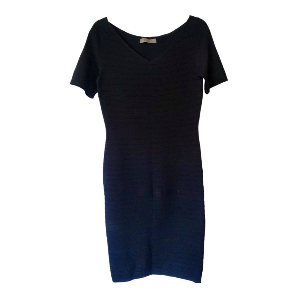 D. Exterior black Ribbed‎ dress